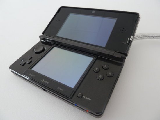 Photos de Nintendo 3DS sous toutes les coutures